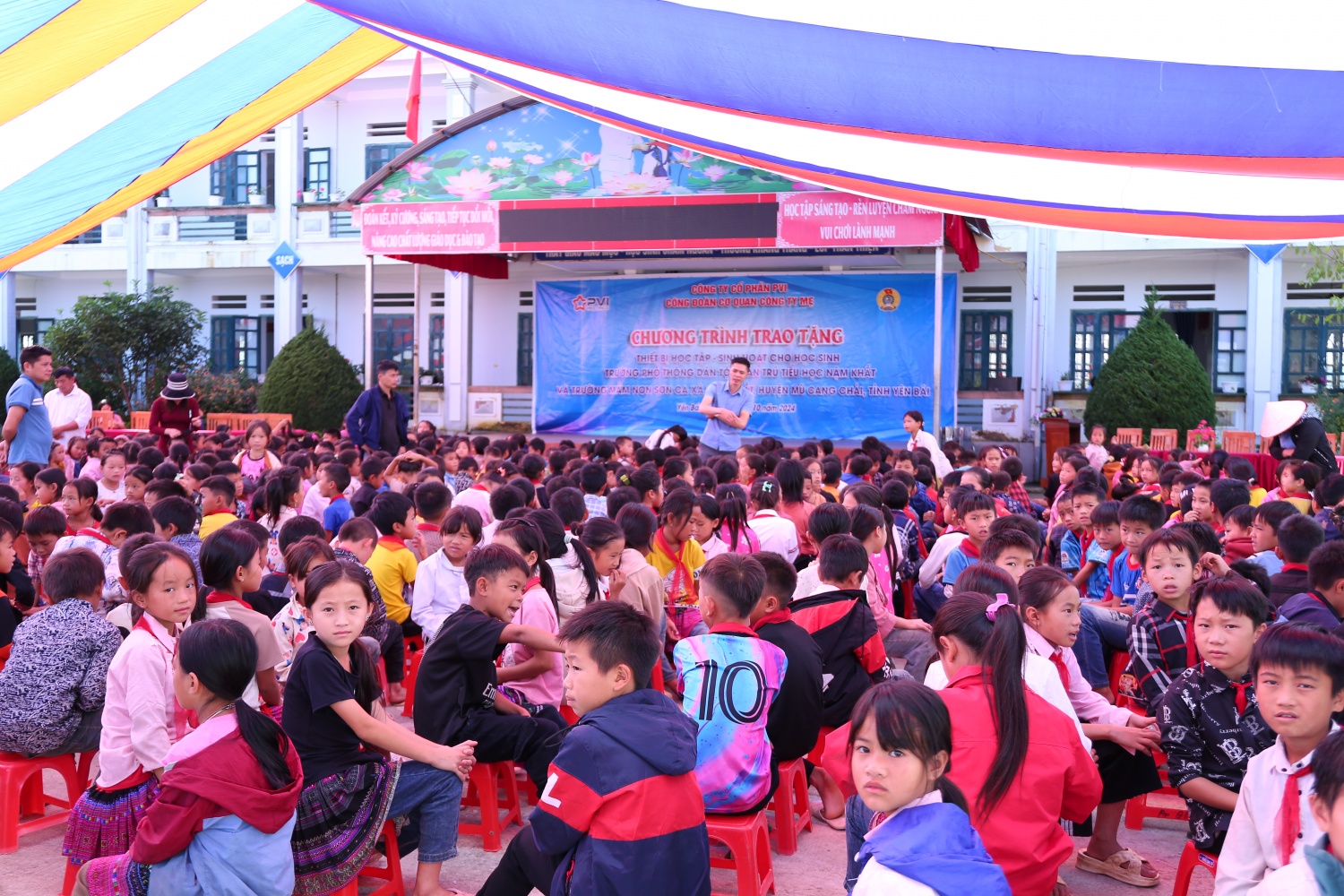 Công đoàn Cơ quan Công ty mẹ Công ty CP PVI thực hiện an sinh xã hội tại Yên Bái Công đoàn Cơ quan Công ty mẹ Công ty CP PVI thực hiện an sinh xã hội tại Yên Bái