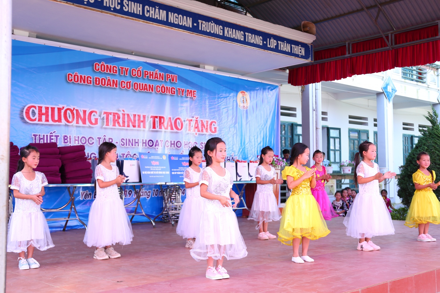 Công đoàn Cơ quan Công ty mẹ Công ty CP PVI thực hiện an sinh xã hội tại Yên Bái Công đoàn Cơ quan Công ty mẹ Công ty CP PVI thực hiện an sinh xã hội tại Yên Bái