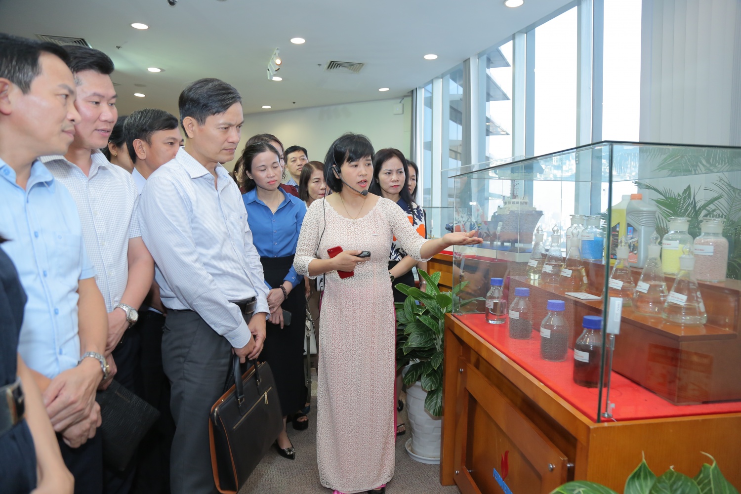 Lớp cán bộ chủ chốt công đoàn cấp tỉnh, thành phố, ngành trung ương khảo sát thực tế tại Petrovietnam Lớp cán bộ chủ chốt công đoàn cấp tỉnh, thành phố, ngành Trung ương khảo sát thực tế tại Petrovietnam