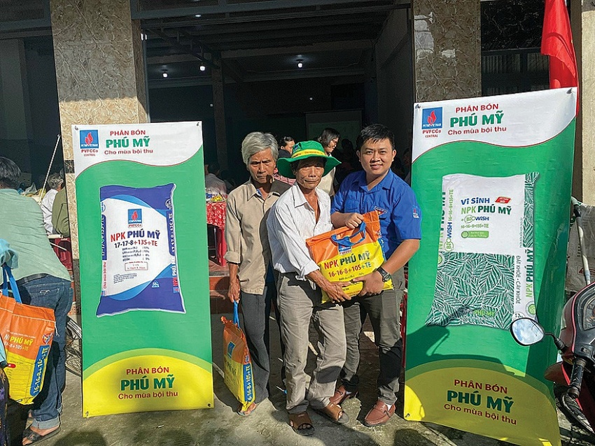 Nông dân và gánh nặng giá phân bón Nông dân và gánh nặng giá phân bón