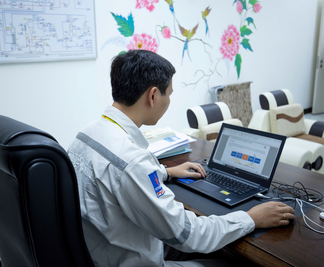 Hai kỹ sư PVCFC được trao tặng bằng Lao động sáng tạo của Tổng Liên đoàn Lao động Việt Nam Hai kỹ sư PVCFC được trao tặng bằng Lao động sáng tạo của Tổng Liên đoàn Lao động Việt Nam 1