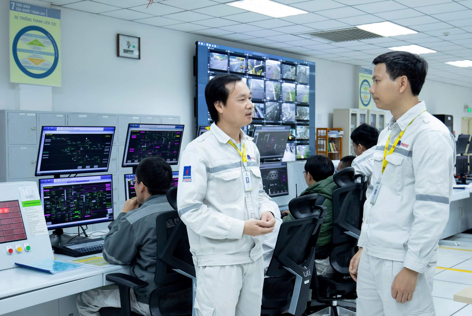 Hai kỹ sư PVCFC được trao tặng bằng Lao động sáng tạo của Tổng Liên đoàn Lao động Việt Nam Hai kỹ sư PVCFC được trao tặng bằng Lao động sáng tạo của Tổng Liên đoàn Lao động Việt Nam 3