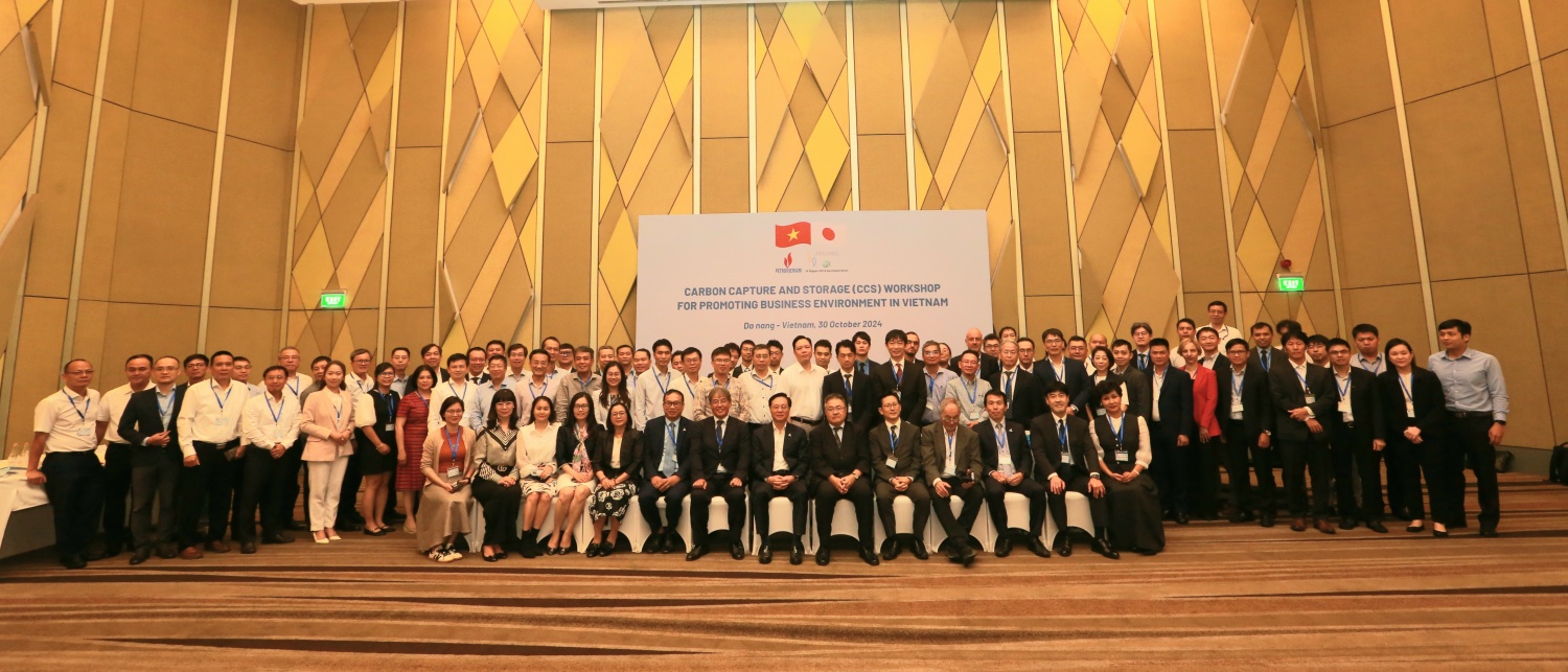 Các đại biểu chụp hình lưu niệm sau khi kết thúc hội thảo Các đại biểu chụp hình lưu niệm sau khi kết thúc hội thảo