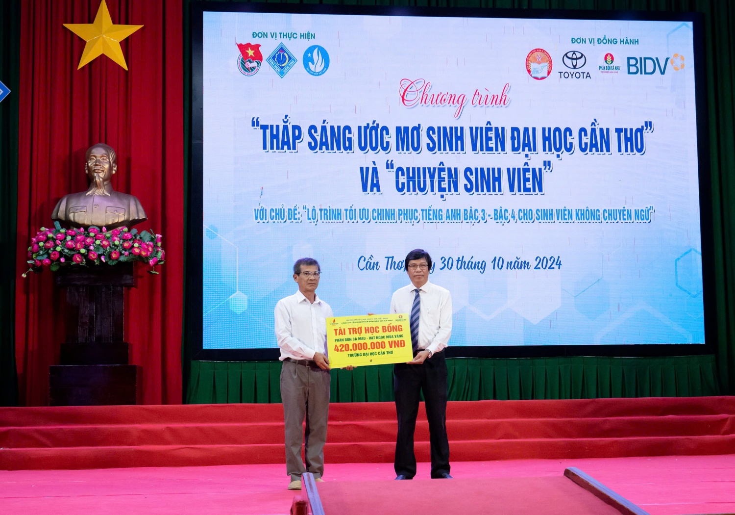 Phân bón Cà Mau trao học bổng “Thắp sáng Ước mơ sinh viên Đại học Cần Thơ” lần thứ VIII Phân bón Cà Mau trao học bổng “Thắp sáng Ước mơ sinh viên Đại học Cần Thơ” lần thứ VIII