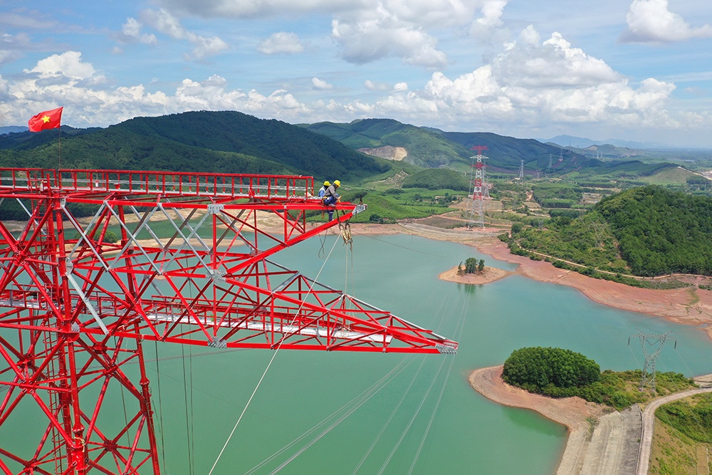 Nhiều bài học kinh nghiệm quý được rút ra sau thành công Dự án đường dây 500kV mạch 3 Bài 4: Vấn đề an toàn và môi trường cần được chú trọng hơn trong Luật Điện lực