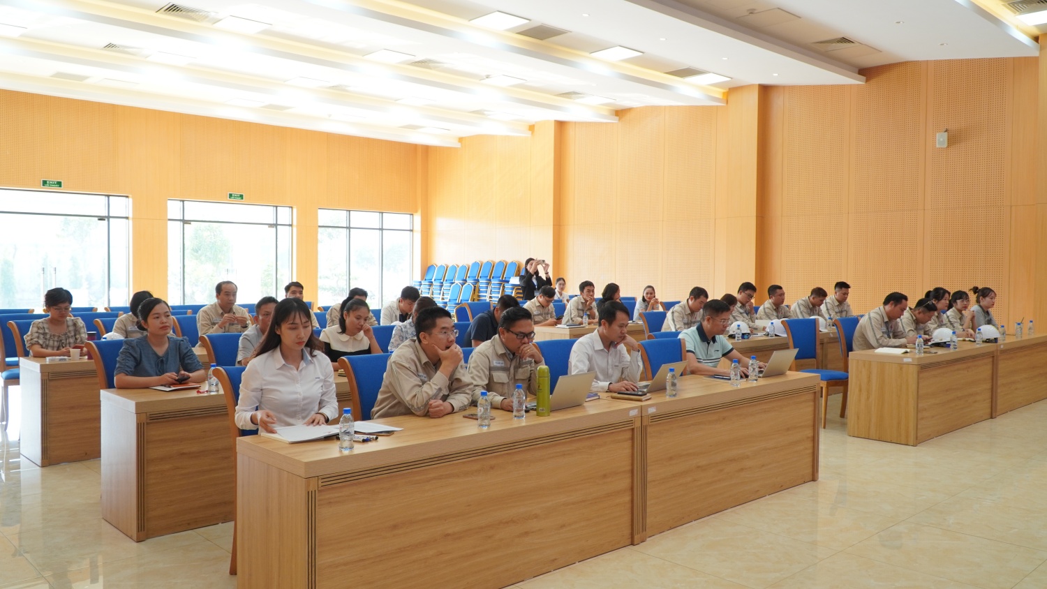 Nâng cao kiến thức pháp luật cho cán bộ công đoàn tại NMNĐ Thái Bình 2 Nâng cao kiến thức pháp luật cho cán bộ công đoàn tại NMNĐ Thái Bình 2