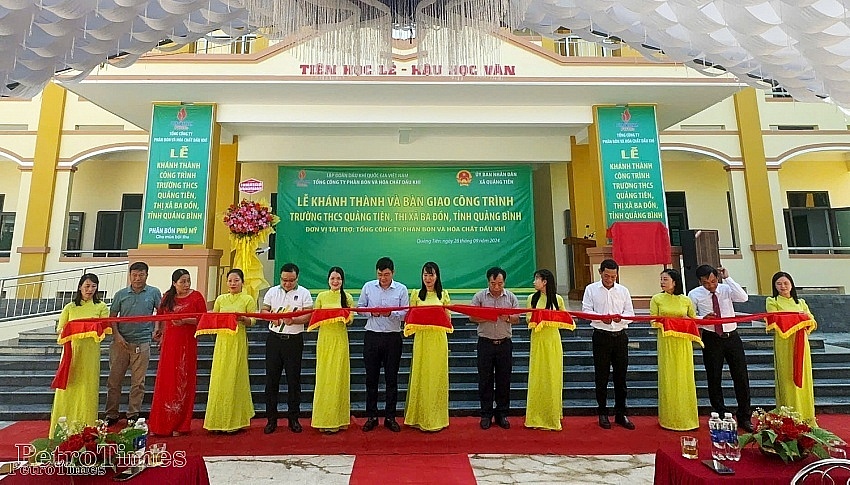 PVFCCo tiếp tục được vinh danh “Doanh nghiệp vì cộng đồng” PVFCCo tiếp tục được vinh danh “Doanh nghiệp vì cộng đồng”