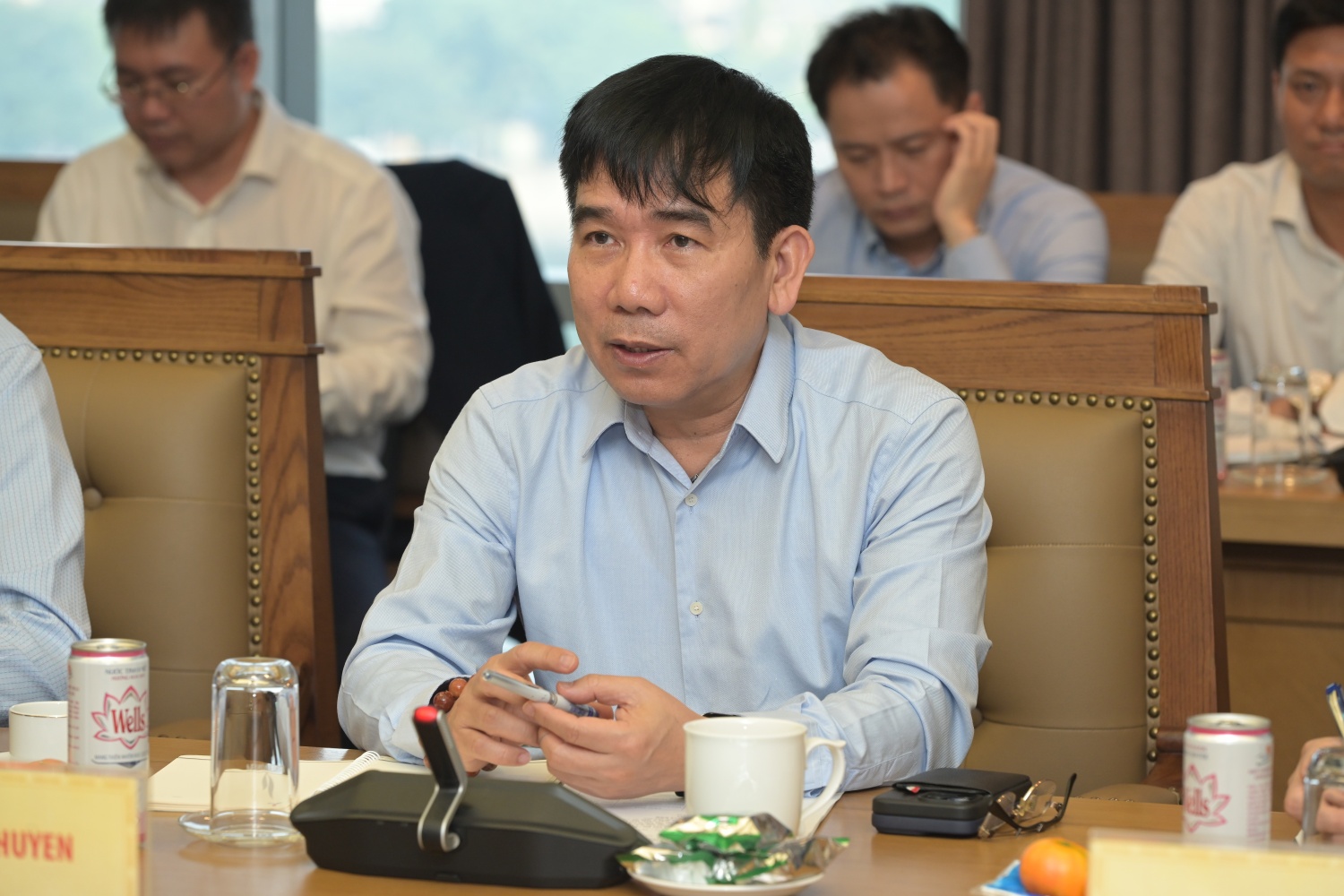 Phó Tổng Giám đốc Petrovietnam Lê Xuân Huyên trao đổi tại buổi làm việc Phó Tổng Giám đốc Petrovietnam Lê Xuân Huyên trao đổi tại buổi làm việc