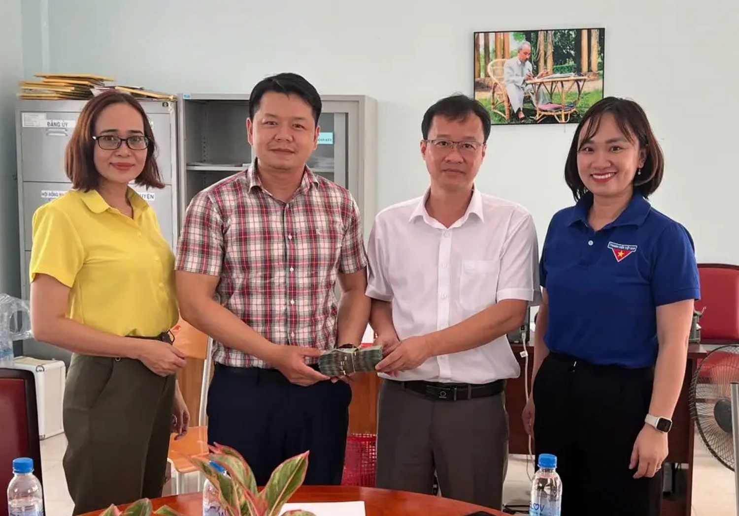 Trao kinh phí hỗ trợ xây dựng nhà tình thương tại Phước Thuận Trao kinh phí hỗ trợ xây dựng nhà tình thương tại Phước Thuận