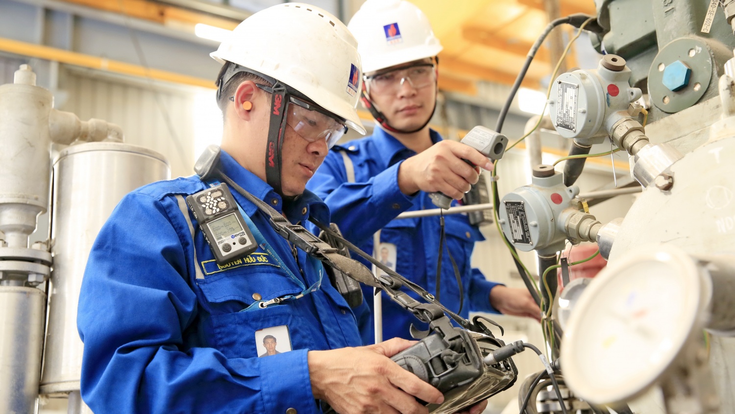 BSR luôn định hướng người lao động phát huy sáng kiến, sáng tạo để nâng cao hiệu quả sản xuất kinh doanh, tiết giảm chi phí. BSR luôn định hướng người lao động phát huy sáng kiến, sáng tạo để nâng cao hiệu quả sản xuất kinh doanh, tiết giảm chi phí.