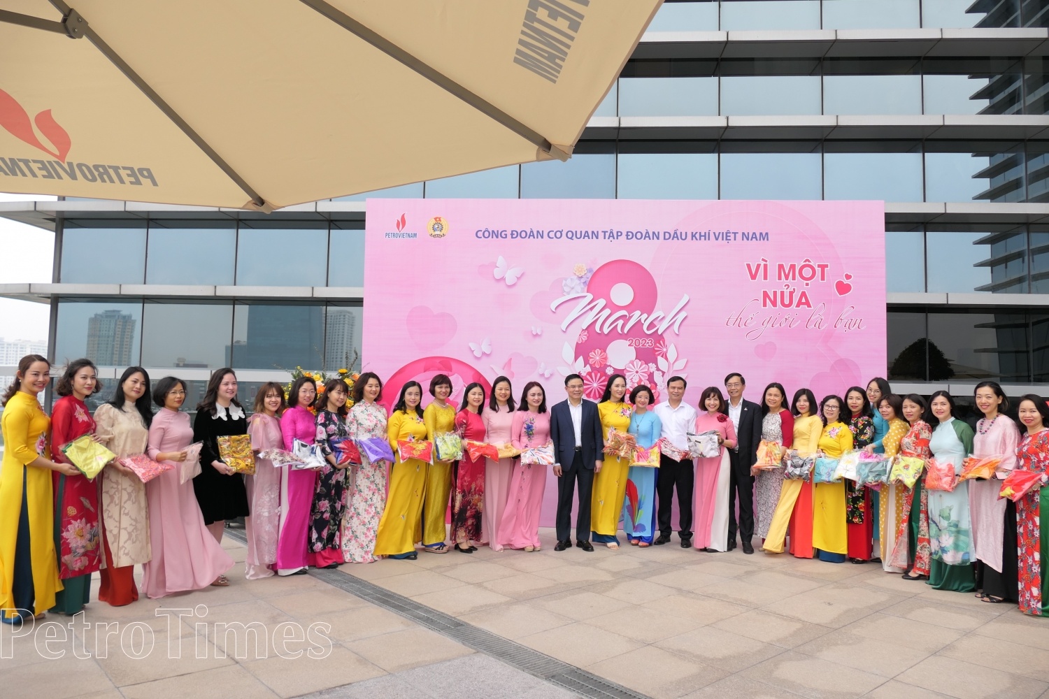 Tập đoàn và CĐ DKVN tổ chức Hội nghị Vì sự tiến bộ Phụ nữ và công tác Nữ công năm 2024 Tập đoàn và CĐ DKVN tổ chức Hội nghị Vì sự tiến bộ Phụ nữ và công tác Nữ công năm 2024