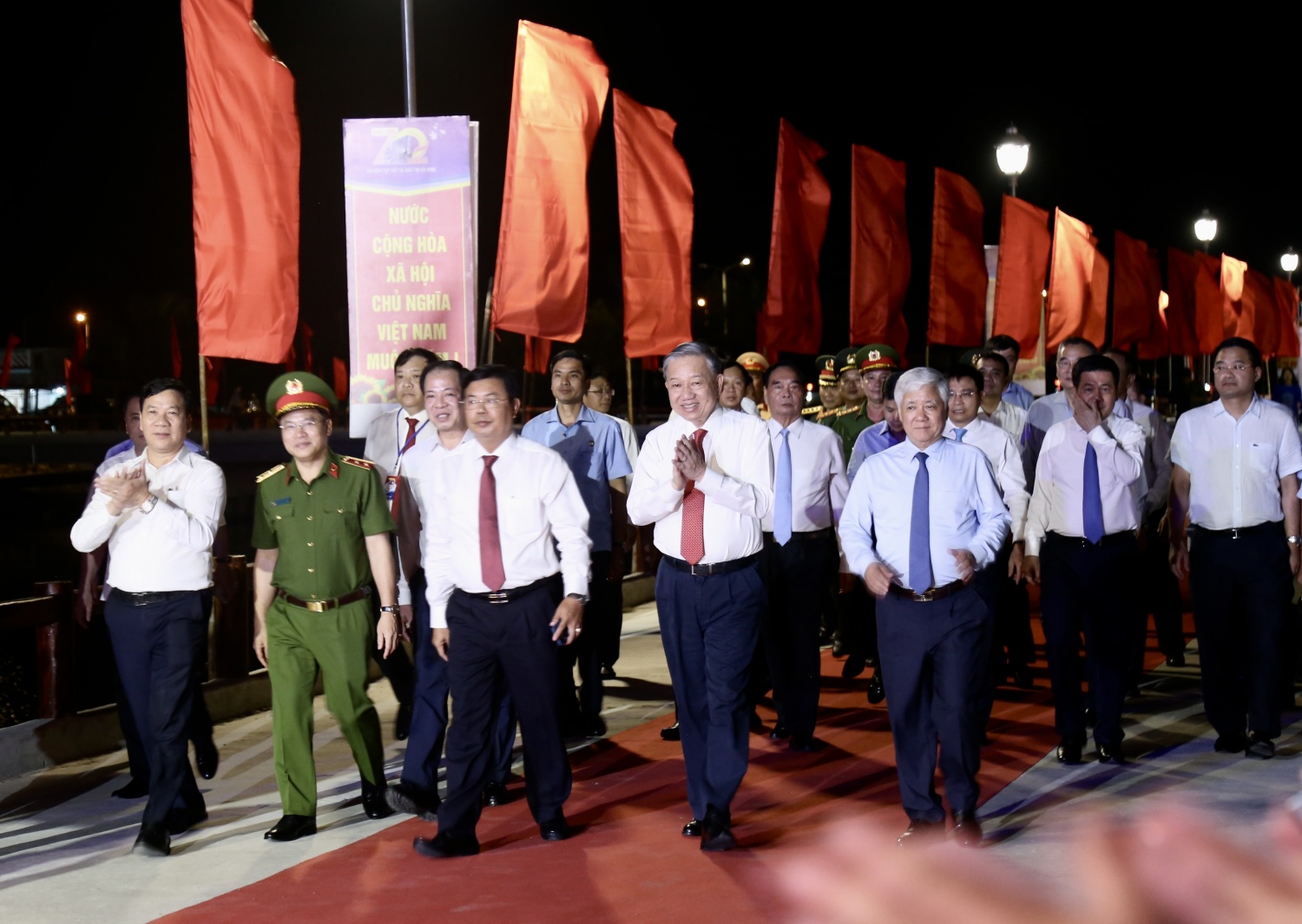 Ấn tượng chương trình Kỷ niệm 70 năm “Tập kết ra bắc – Tình sâu nghĩa nặng” Ấn tượng chương trình Kỷ niệm 70 năm “Tập kết ra bắc – Tình sâu nghĩa nặng”