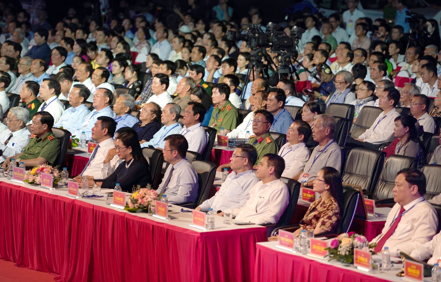 Ấn tượng chương trình Kỷ niệm 70 năm “Tập kết ra bắc – Tình sâu nghĩa nặng” Ấn tượng chương trình Kỷ niệm 70 năm “Tập kết ra bắc – Tình sâu nghĩa nặng”