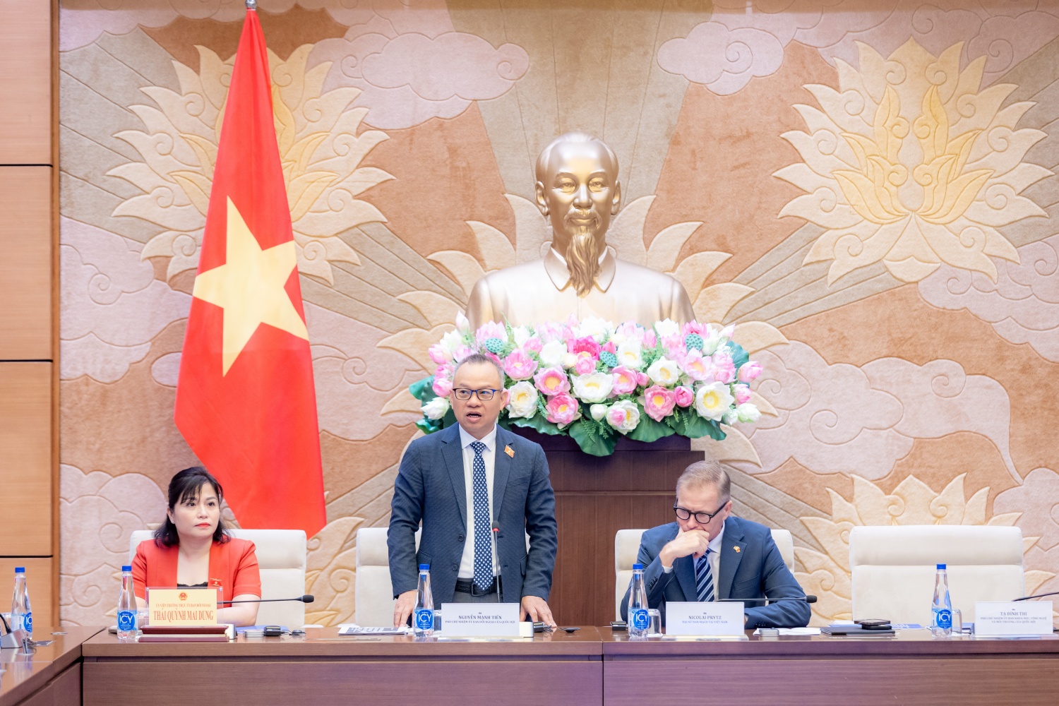 Hoàn thiện dự thảo Luật Điện lực (sửa đổi) nhằm thúc đẩy chuyển dịch năng lượng xanh Hoàn thiện dự thảo Luật Điện lực (sửa đổi) nhằm thúc đẩy chuyển dịch năng lượng xanh