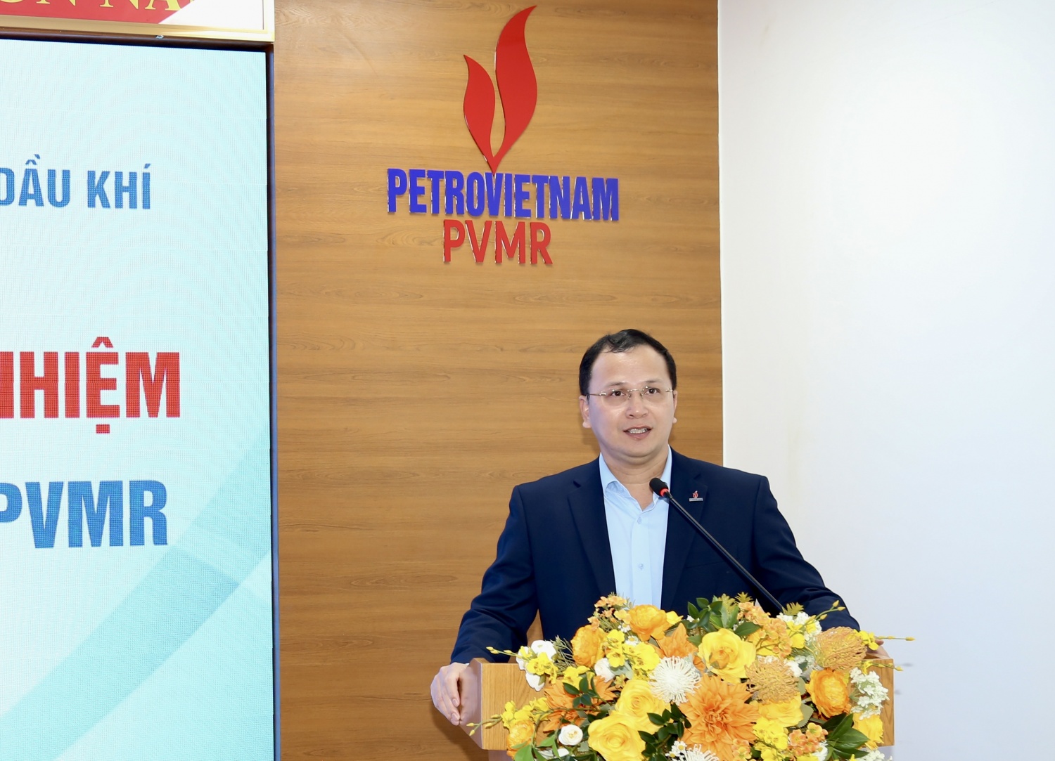 Trao quyết định chuẩn y cán bộ Ủy ban Kiểm tra Đảng ủy và bổ nhiệm các Phó Tổng Giám đốc PVMR PVMR trao quyết định chuẩn y, bổ nhiệm nhiều vị trí nhân sự chủ chốt 3
