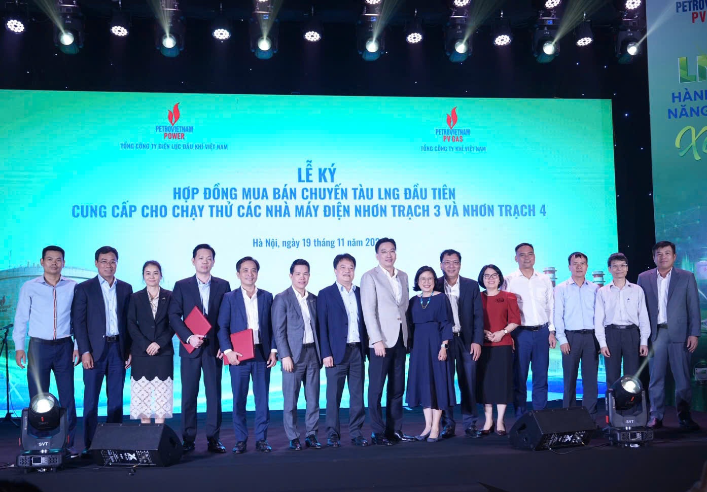 Lãnh đạo 2 Tổng công ty chúc mừng Lễ ký thành công tốt đẹp Lãnh đạo 2 Tổng công ty chúc mừng Lễ ký thành công tốt đẹp