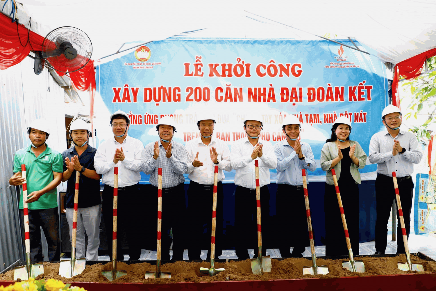 PVTrans hỗ trợ xây dựng 200 căn nhà Đại đoàn kết cho hộ nghèo tại Cần Thơ PVTrans xây dựng 200 căn nhà Đại đoàn kết cho hộ nghèo tại Cần Thơ
