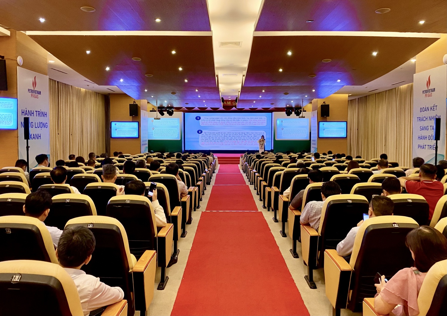 Đảng uỷ Tập đoàn bồi dưỡng nghiệp vụ công tác Đảng cho cấp Ủy viên trực thuộc và Bí thư Chi bộ cơ sở khu vực phía Nam Đảng uỷ Tập đoàn bồi dưỡng nghiệp vụ công tác Đảng cho cấp Ủy viên trực thuộc và Bí thư Chi bộ cơ sở khu vực phía Nam