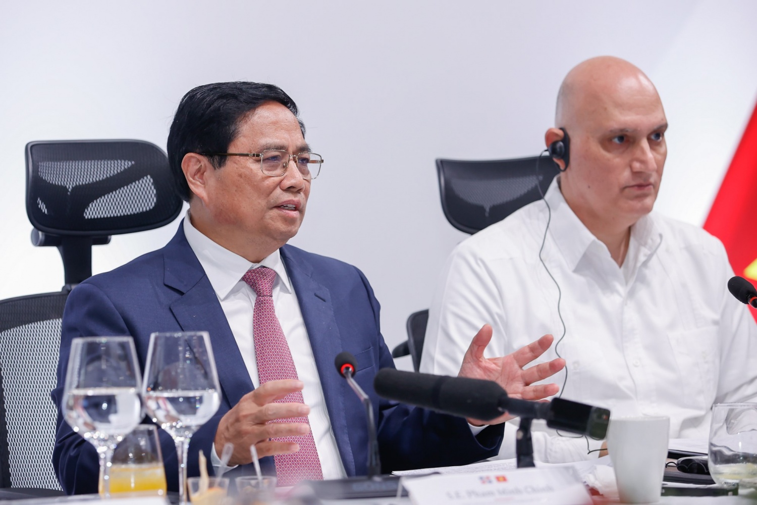 Thủ tướng cho rằng các doanh nghiệp Việt Nam hợp tác, đầu tư tại Dominica có thể coi đây là Việt Nam và Dominica sẽ triển khai hợp tác, đầu tư trong lĩnh vực dầu khí - năng lượng