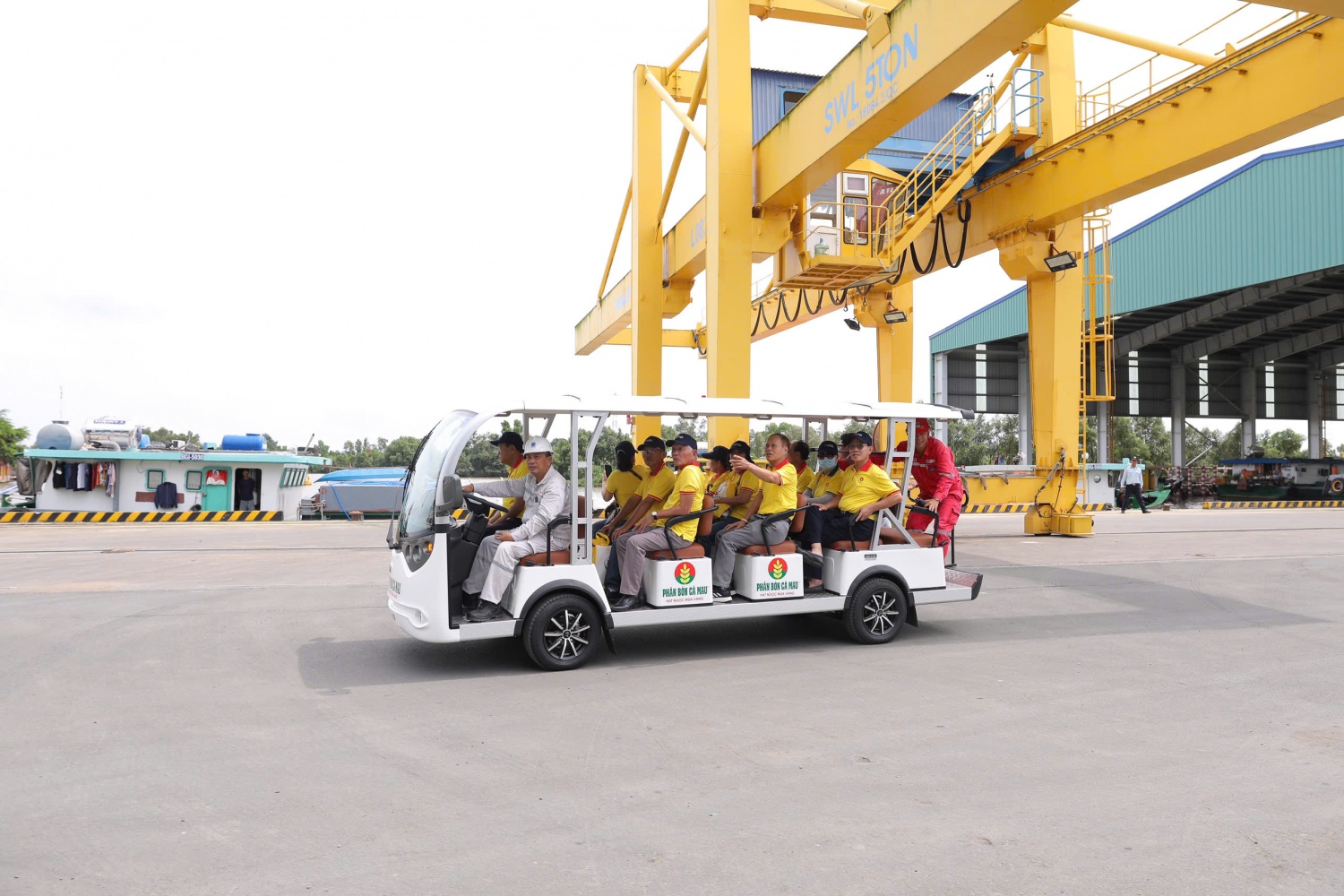 Phân bón Cà Mau tri ân CBCNV hưu trí Phân bón Cà Mau tri ân CBCNV hưu trí từng công tác tại công ty DCM