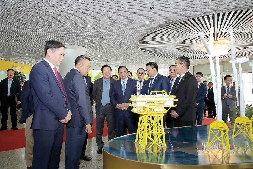 Chủ tịch HĐTV Petrovietnam Lê Mạnh Hùng báo cáo với Thủ tướng Chính phủ Phạm Minh Chính về hoạt động sản xuất kinh doanh Chủ tịch HĐTV Petrovietnam Lê Mạnh Hùng báo cáo với Thủ tướng Chính phủ Phạm Minh Chính về hoạt động sản xuất kinh doanh