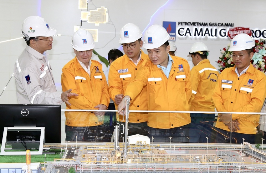 “Một đội ngũ - Một mục tiêu” cho ngọn lửa Petrovietnam luôn rực sáng “Một đội ngũ - Một mục tiêu” cho ngọn lửa Petrovietnam luôn rực sáng