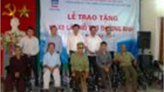 PVFC trao 60 xe lăn tới thương binh hạng nặng