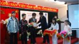 Quỹ “PVFC – Thắp Sáng Niềm Tin” nhận hồ sơ học bổng năm học 2010 - 2011
