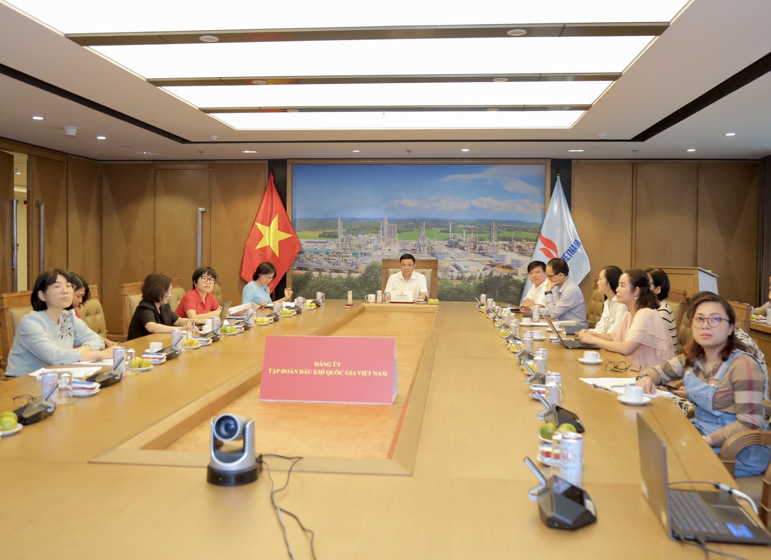 Đảng ủy Tập đoàn học tập quán triệt Nghị quyết của Bộ Chính trị về xây dựng và phát huy vai trò của đội ngũ doanh nhân Việt Nam trong thời kỳ mới”